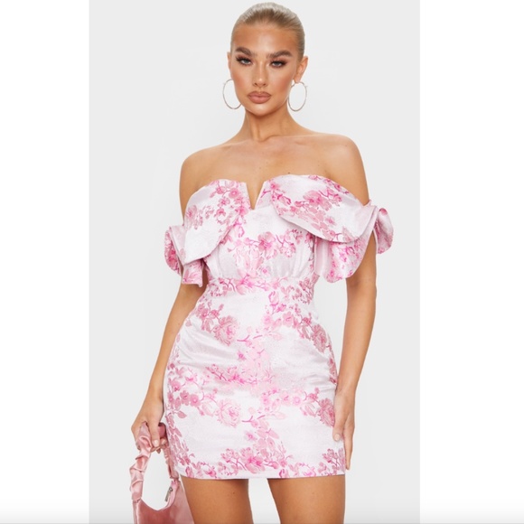 PrettyLittleThing Dresses & Skirts - NWT PrettyLittleThing Pink Jacquard Bodycon Mini Dress